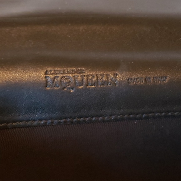 Rare Alexander McQueen Purple leather clutch - Picture 6 of 8